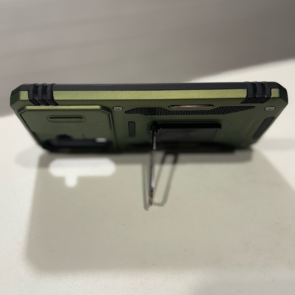 Military-Grade Green Phone Case with Kickstand - Picture 3 of 4